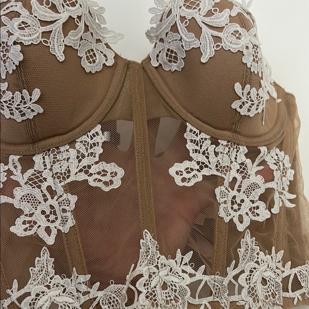 Victoria’s Secret corset top Lace Embroidered Lingerie Set in Tan and White NWT - Picture 4 of 9